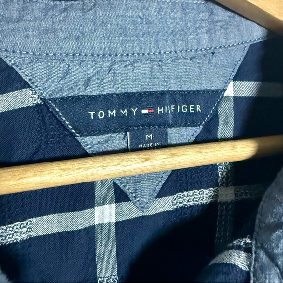 Tommy Hilfiger Women's 100% Cotton Casual Woven Navy Button-Down Shirt - Picture 4 of 5